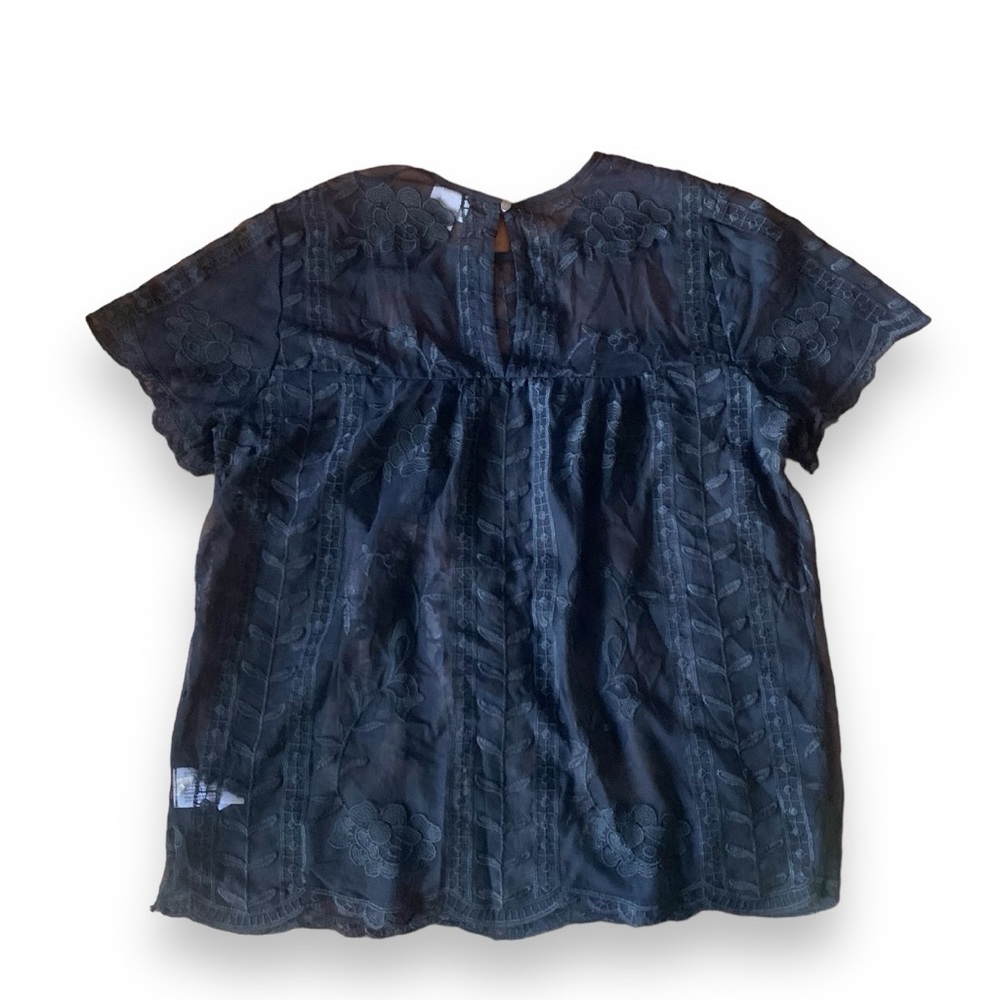 Black Sheer Lace Top w Floral Embroidery in Size M